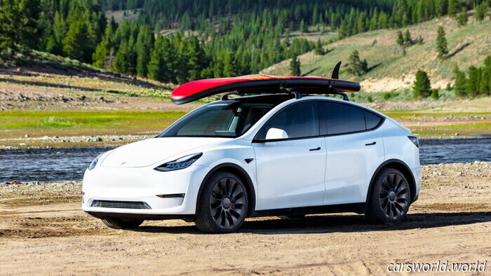 A Tesla Le Quedan Menos De 50 Modelos Y Antiguos, El Lanzamiento Estándar De Juniper Es Inminente / Carscoops